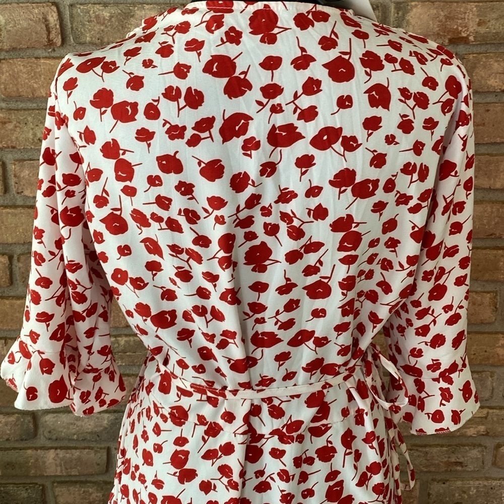 Floral Wrap Dress in Red and White Large NWT - Picture 8 of 14